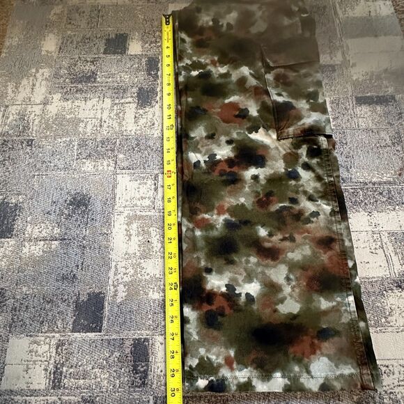 NWT Levi's Premium Women's Pants Baggy Camo Cargo Watercolor Print $108 Sz 26x30 - Picture 6 of 12